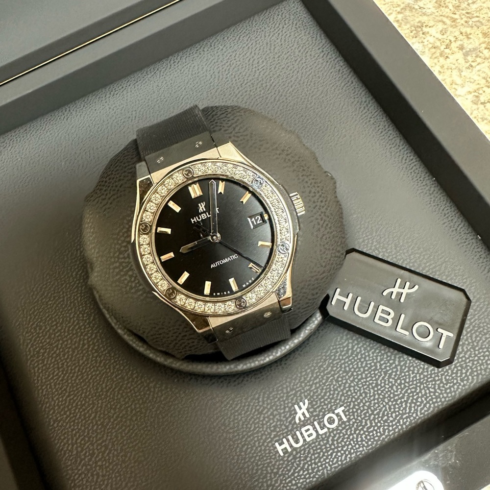 HUBLOT -AUTHENTIC WITH CARD AND BOX